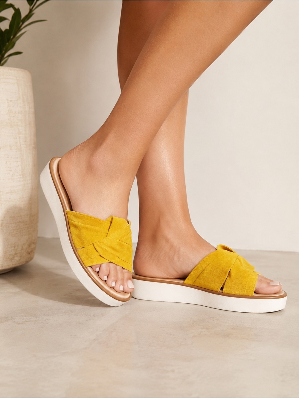 SEYCHELLES Coast Knotted Slide Sandal Yellow Suede Size 8 Made in Italy